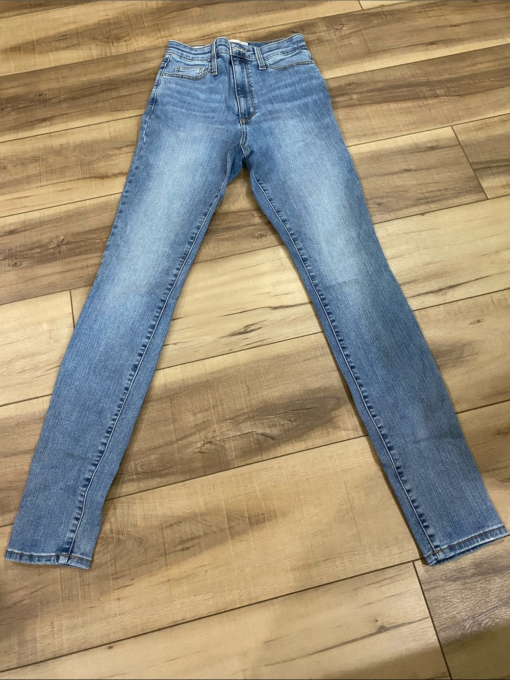 Universal Thread Light Wash Skinny Jeans - Women's